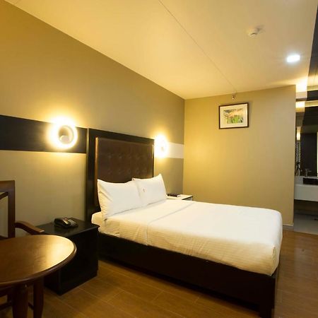 Tagum The Lucky 9 Budget Hotel מראה חיצוני תמונה