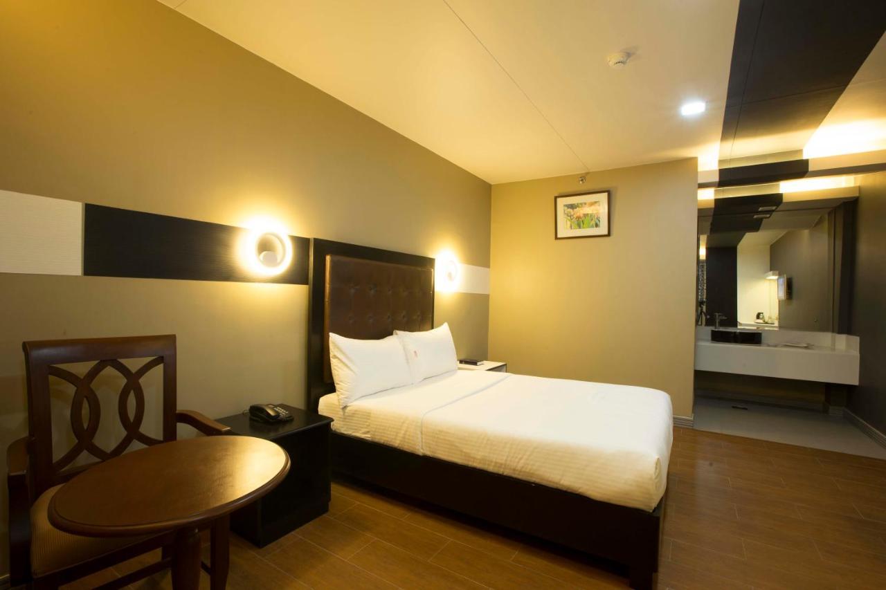 Tagum The Lucky 9 Budget Hotel מראה חיצוני תמונה