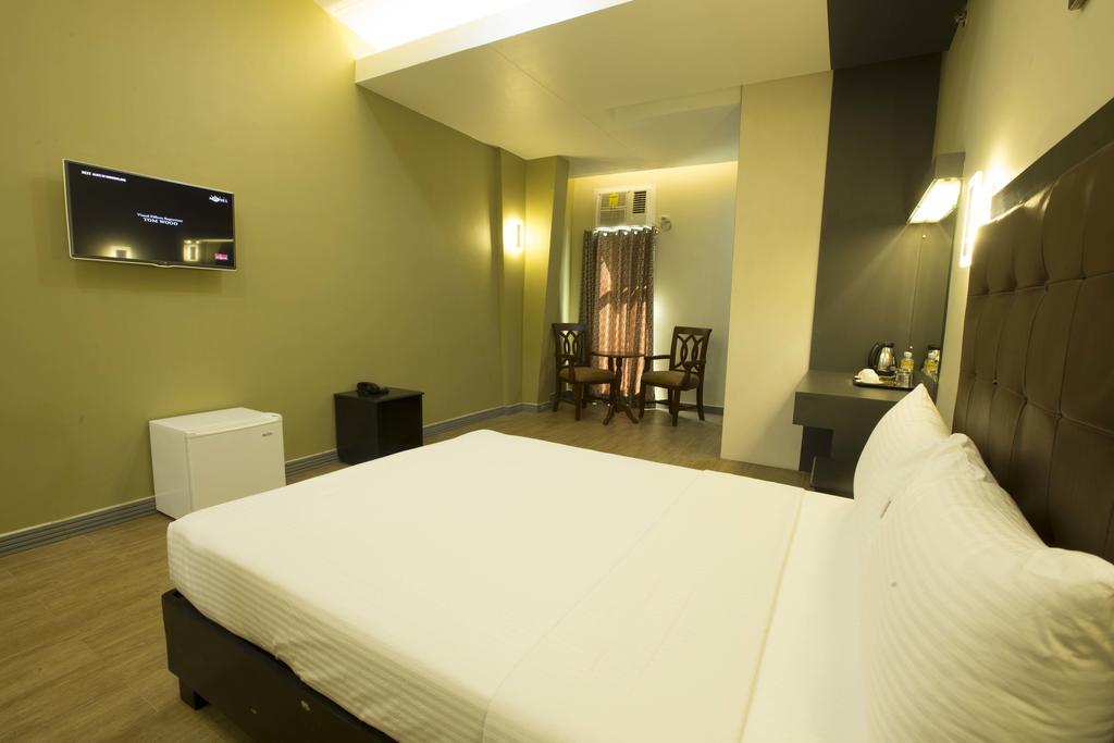 Tagum The Lucky 9 Budget Hotel מראה חיצוני תמונה