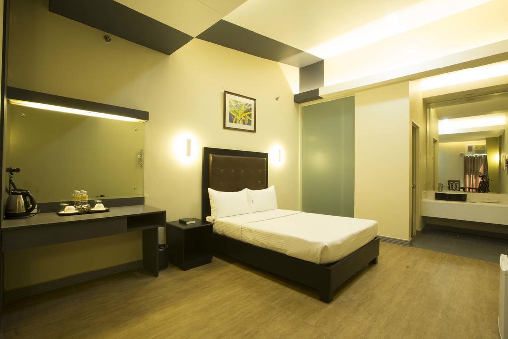 Tagum The Lucky 9 Budget Hotel מראה חיצוני תמונה