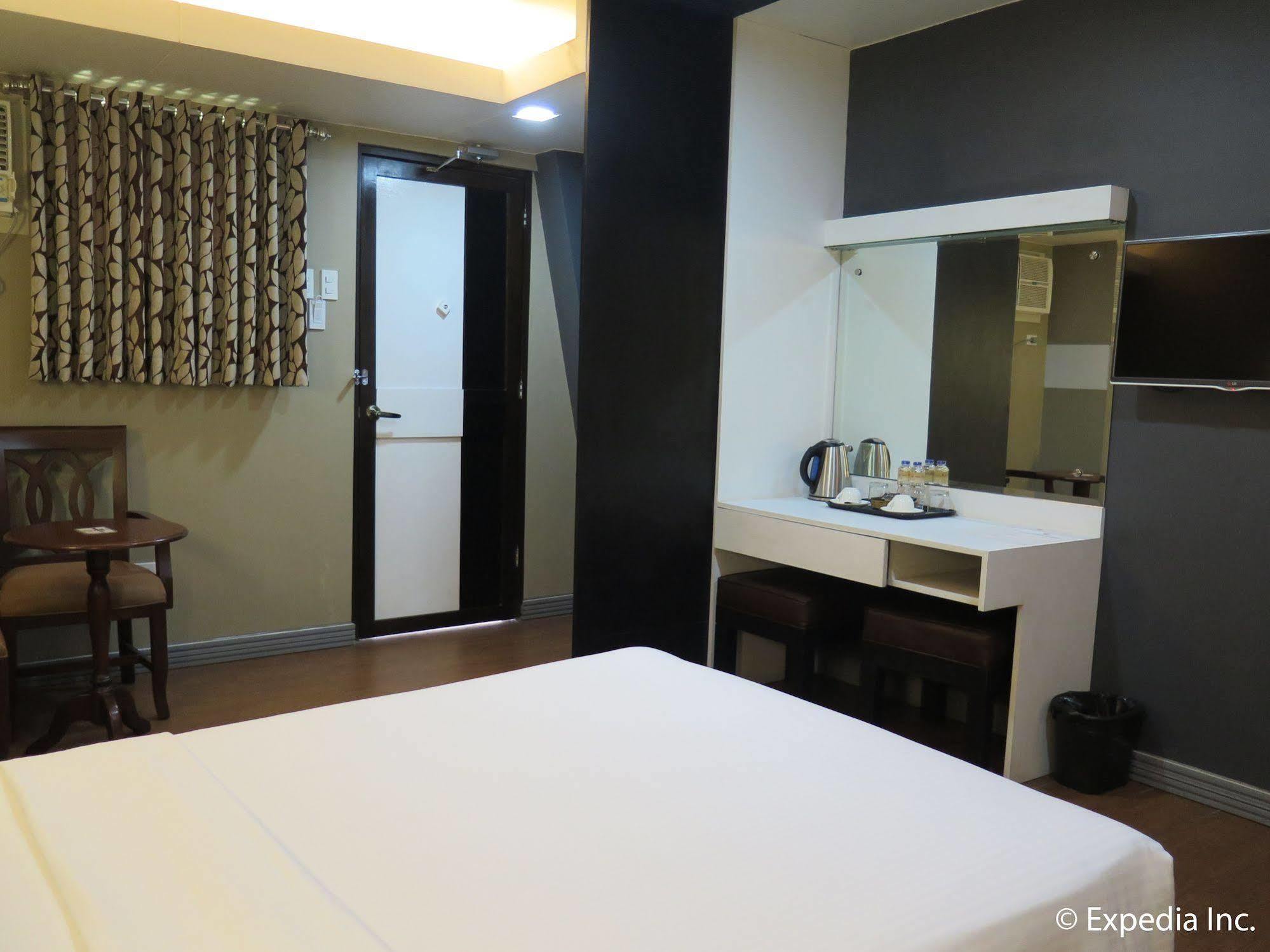 Tagum The Lucky 9 Budget Hotel מראה חיצוני תמונה