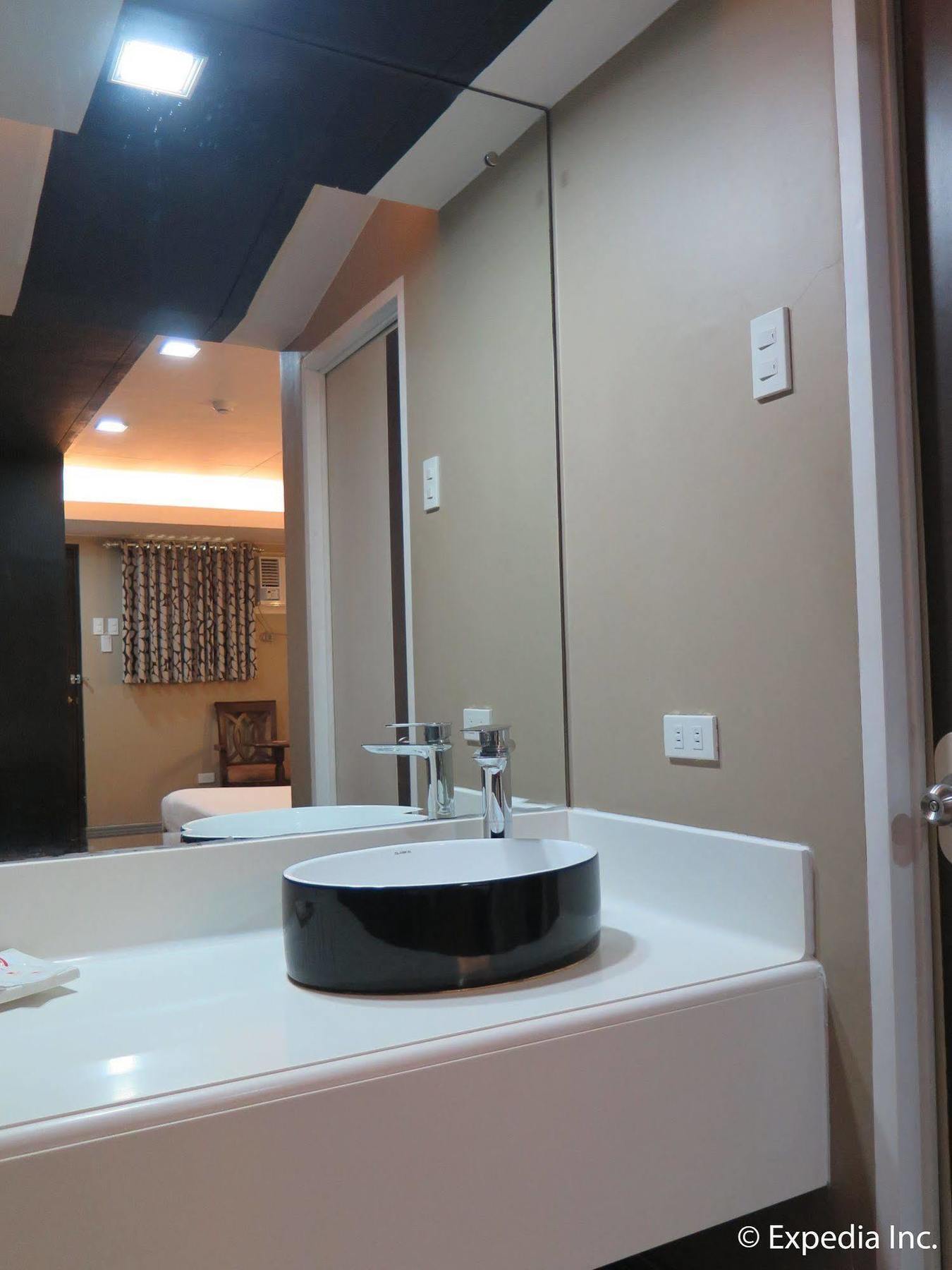Tagum The Lucky 9 Budget Hotel מראה חיצוני תמונה