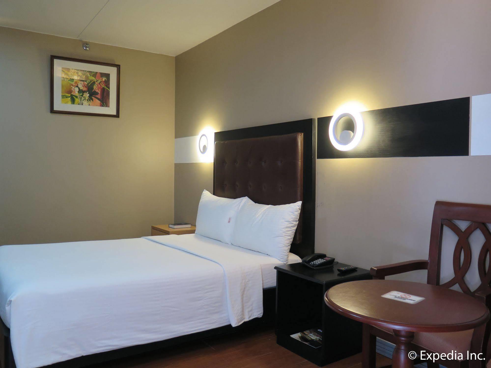 Tagum The Lucky 9 Budget Hotel מראה חיצוני תמונה
