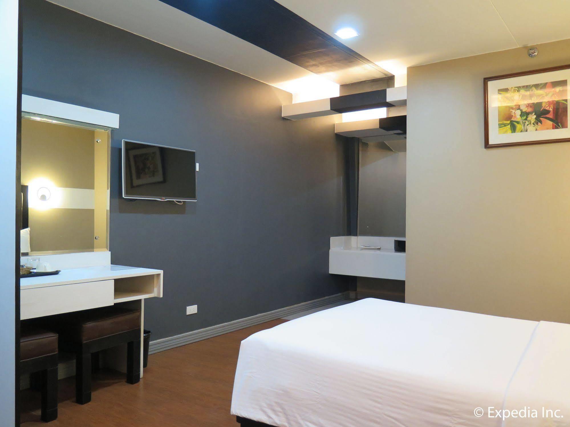 Tagum The Lucky 9 Budget Hotel מראה חיצוני תמונה