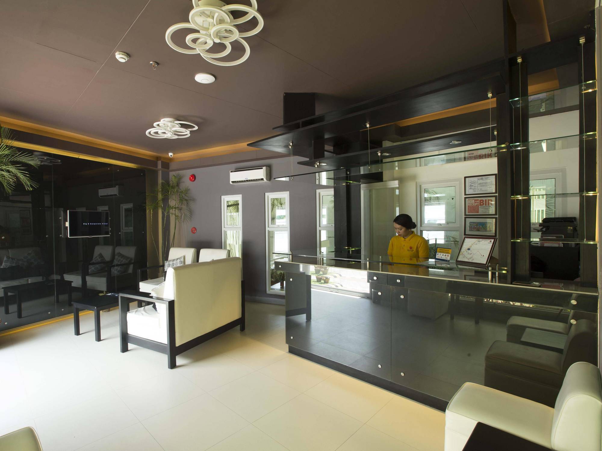 Tagum The Lucky 9 Budget Hotel מראה חיצוני תמונה