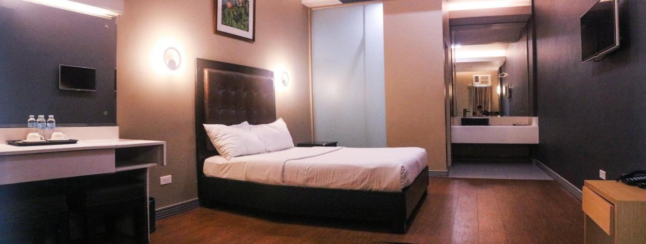 Tagum The Lucky 9 Budget Hotel מראה חיצוני תמונה