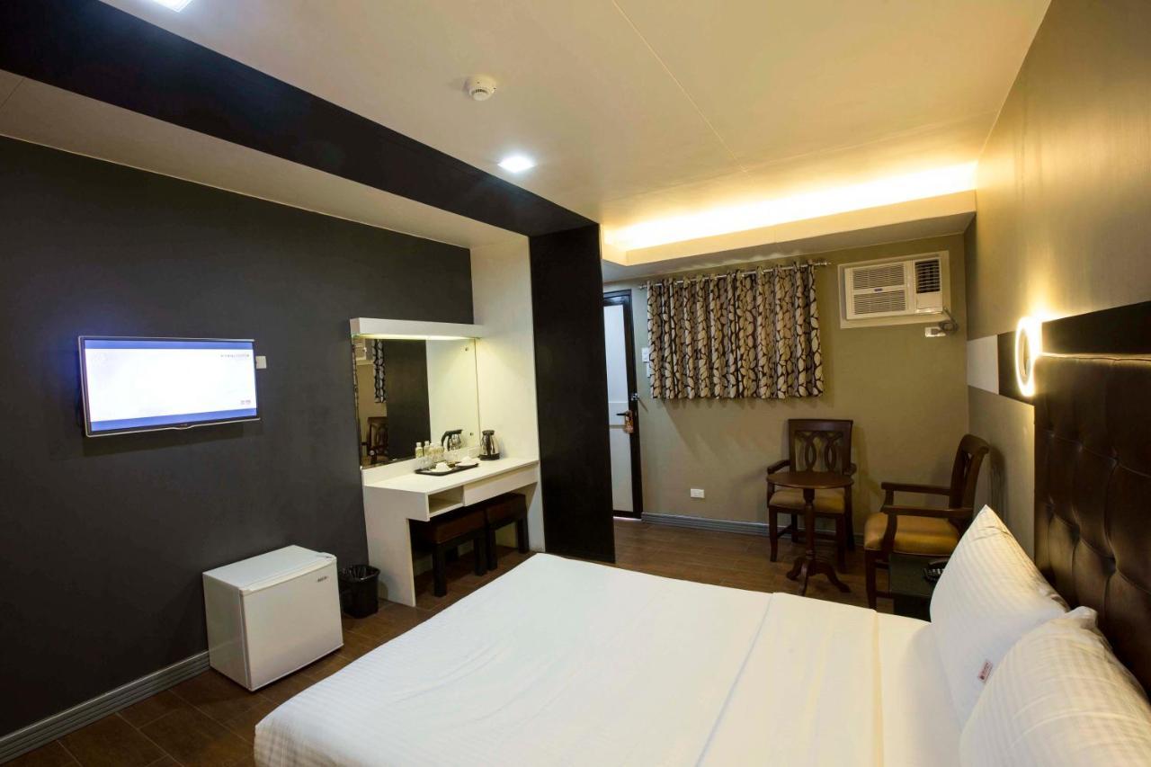 Tagum The Lucky 9 Budget Hotel מראה חיצוני תמונה