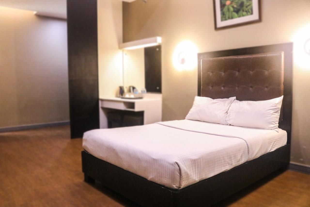 Tagum The Lucky 9 Budget Hotel מראה חיצוני תמונה
